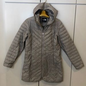 North face jacket lightweight and 3/4 length